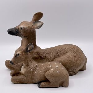 Universal Brown Deer Family Sculpture Art. VTG. 1998 10"l x 6"w x 7 1/2" t.